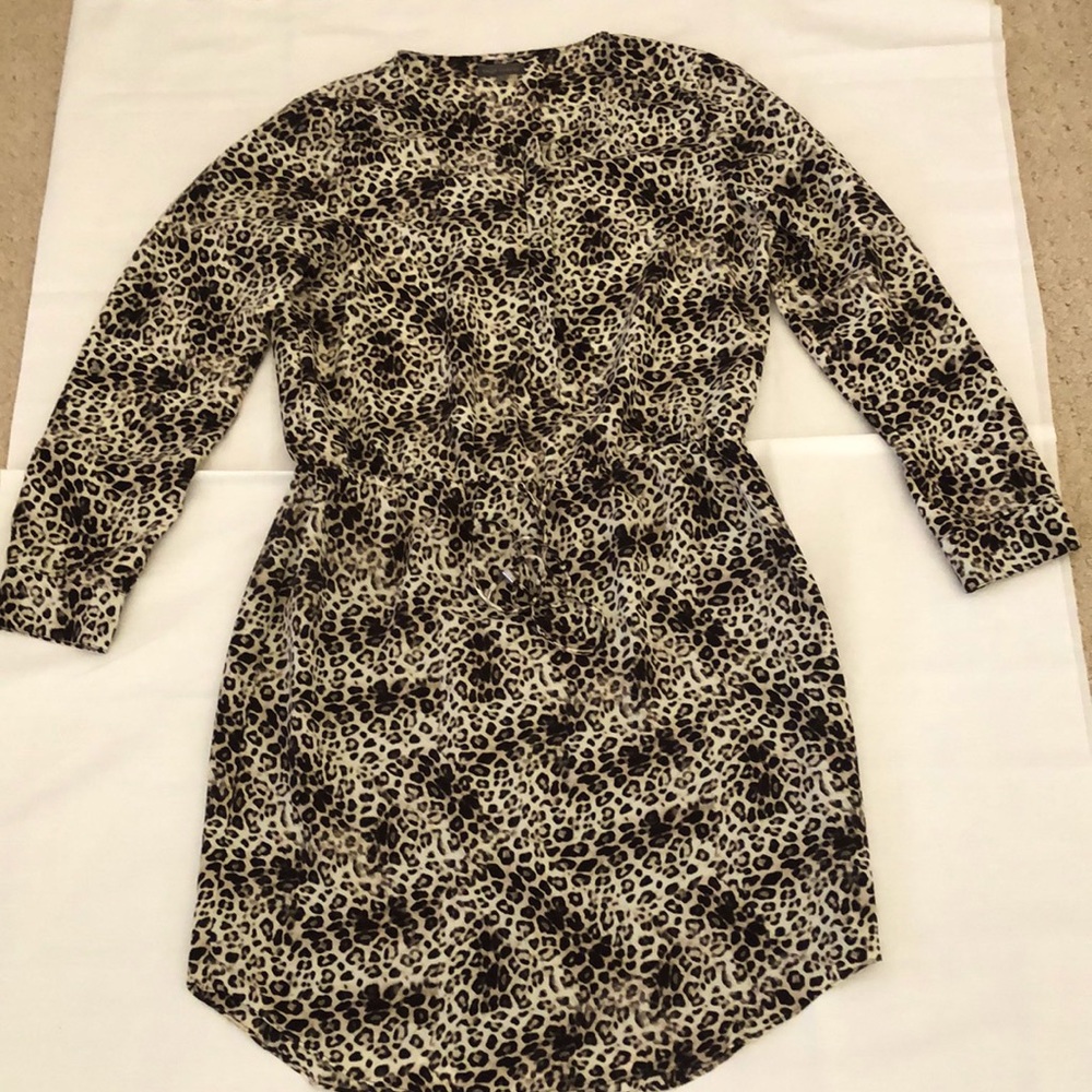 Vince Camino Size 8 leopard print - draw string waist long sleeve